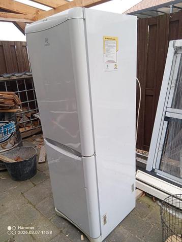 Gratis goed werkende koelkast met vriezer