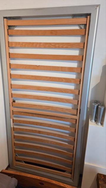 Bedframe 90x200 cm met lattenbodem en poten