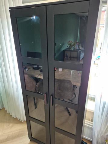 Brimnes zwarte vitrine kast Gratis!!!