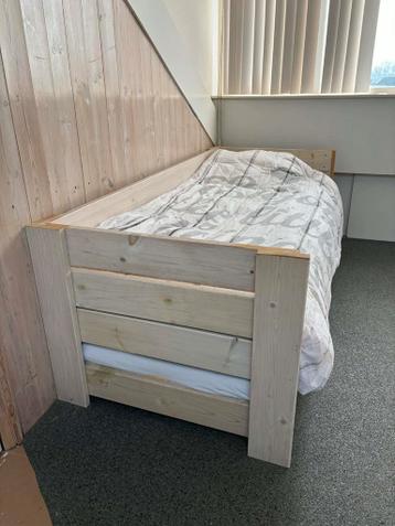 Bed combi.Tweepersoonsbed naar 1 persoonsbed