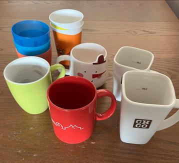 GRATiS af fe halen paar mokken en plastic bekers