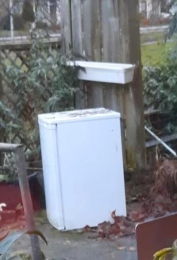 Grbruikte koelkast defect mooi voor mini bieb