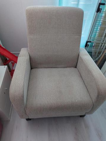 Comfortabele stoffen stoel voor kinderkamer