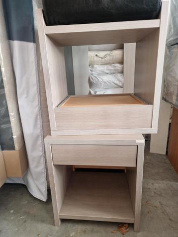 2 Taupekleurige Showroom Nachtkastjes