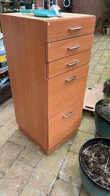 Gratis ladekast met 5 laden - direct op te halen!