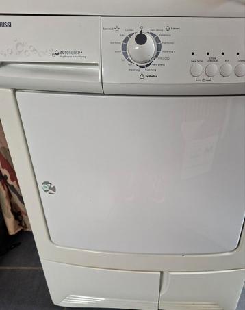 GRATISZanussi droger - centrifugeert niet