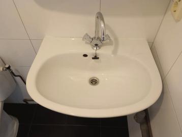 Wastafel met sifon gratis