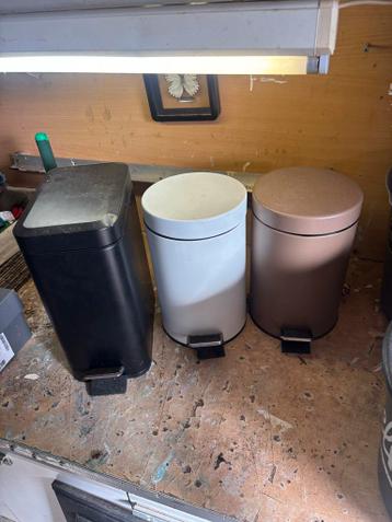 3 kleine prullenbakjes - zwart, wit en bruin