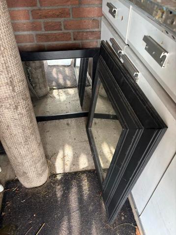 Gratis: 2 zwarte spiegels, gebruikt, moeten schoongemaakt