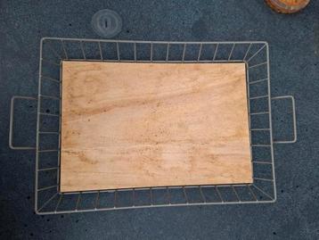 Gratis: Rechthoekig dienblad met houten bodem (opknapper)