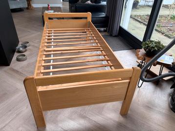 GRATIS!!! Stevig houten seniorenbed met lattenbodem/matras