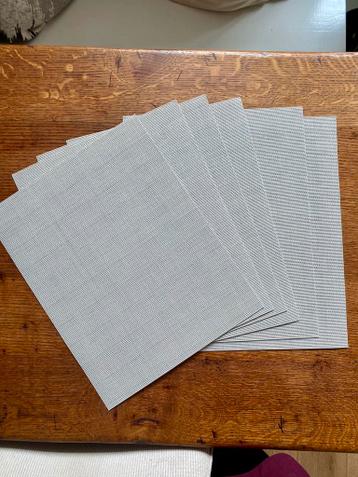In ruil voor doosje thee: 6 nieuwe, beige Ikea placemats
