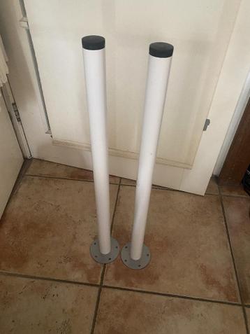 Twee gratis tafelpoten van Ikea