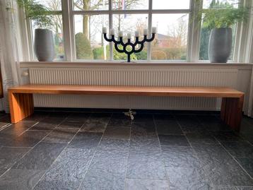 Lange tafel/bank van Amerikaans notenhout, gratis af te hale