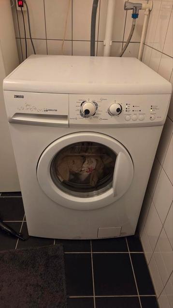 Zanussi Wasmachine - Werkt Prima, Lichte Roestplekken