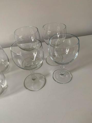 Gratis set van 7 glazen: 4 wijnglazen en 3 cognacglazen