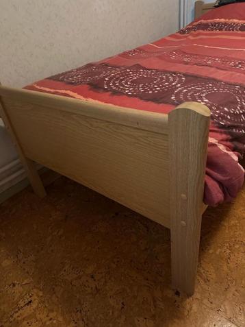 Gratis af te halen,  eenpersoons bed met matras en dekbed