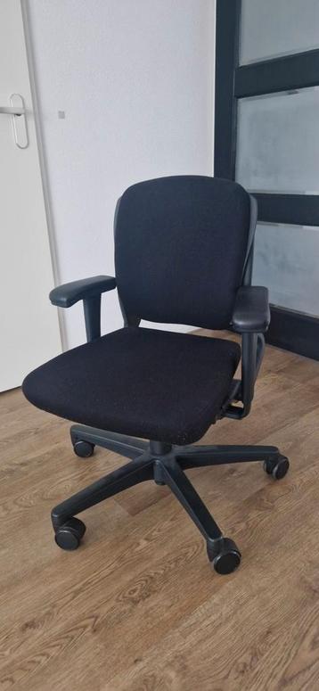 Gratis zwarte Bureaustoel - Comfortabel en Ergonomisch