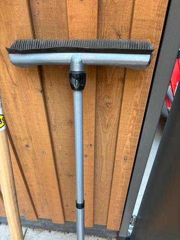 Gebruikte rubberen bezem voor diverse oppervlakken