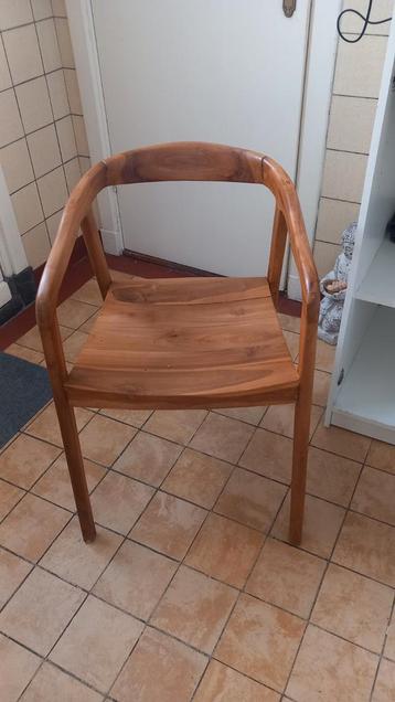 Houten stoel met armleuningen gratis