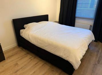 Zwarte Boxspring 160x200 cm met Hoofdsteun