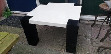 Hoek salon tafel  gratis  70 x 70 x 40 cm