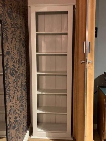 smal boekenkastje. GERESERVEERD