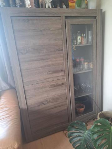 Moderne kast met vitrine - 178x129x50 cm