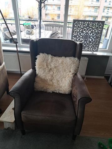 2 degelijk gebruikte fauteuils met gebruikerssporen