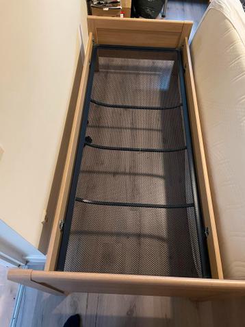 2 Houten eenpersoonsbedden met spiraalbodem 90x220