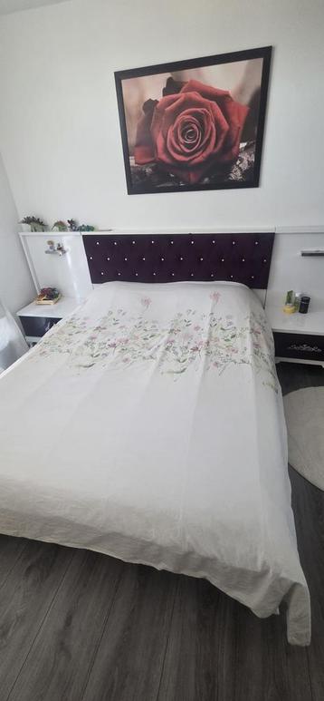 GRATIS AFTE HALEN 2-persoonsbed met nachtkastjes in Deventer