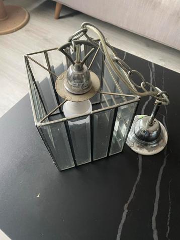 Gratis hanglamp met glazen panelen