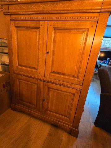 Gratis vintage eiken computer kast!