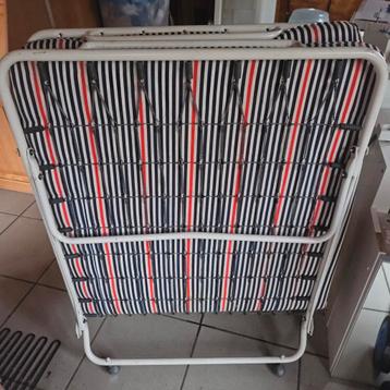 Opklapbaar logeerbed op wielen - Gebruikt