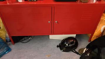 Ikea kasten: Rood (goede staat) en Wit (deukje)