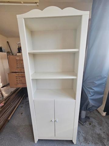 Witte Ikea kast voor meisjeskamer - gratis af te halen