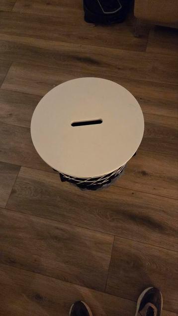 Opbergmand met deksel, gratis af te halen in Hoogeveen