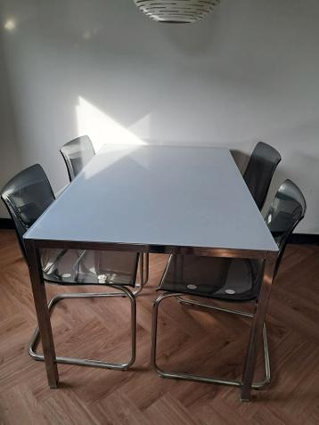 Eettafel 140 cm gratis af te halen in Amstelveen