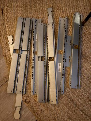 Gratis af te halen: IKEA BESTÅ ophangsysteem / rails