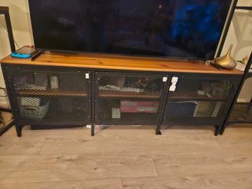 GRATIS ikea
Fjallbo tv meubel en stellingkast