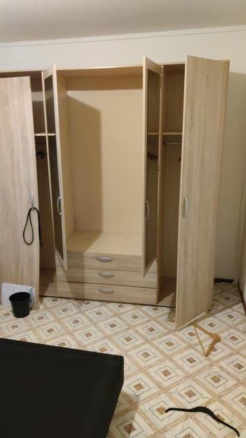 Gratis Kledingkast met spiegel (deur los)