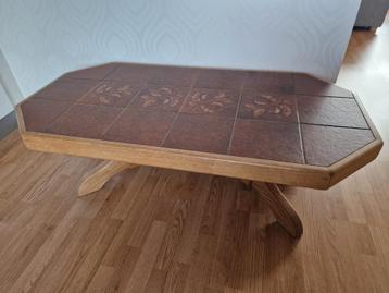 Salontafel met tegels gratis af te halen