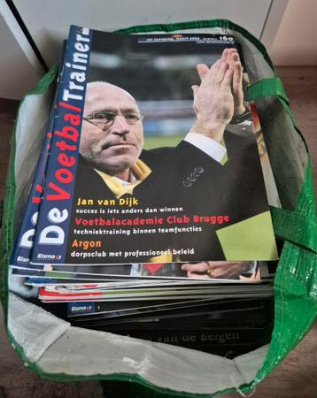Tijdschriften voetbal trainer. Big shopper vol