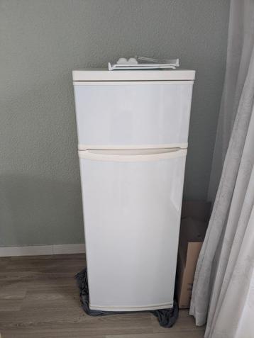 Koelkast met vriesvak  (ophalen 14 maart)