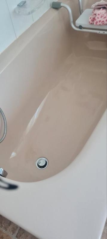 Bad van staal geëmailleerd