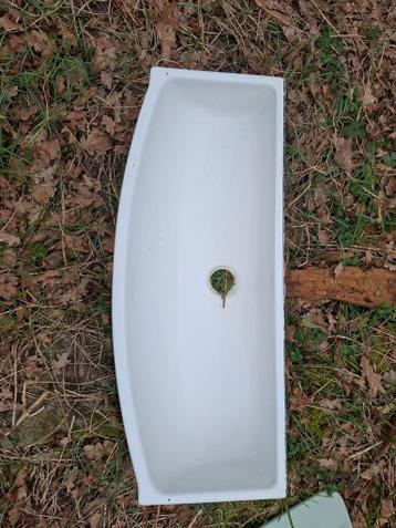 Wastafel met klein plekje schade zie foto