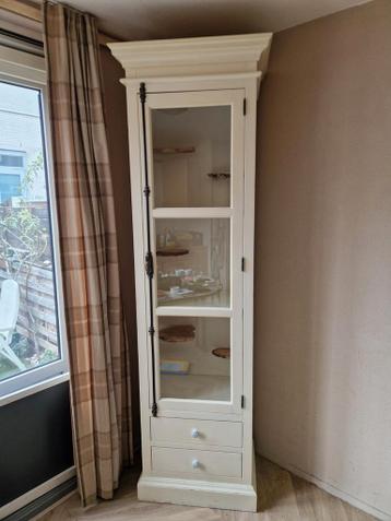 Witte kast 2m hoog, 50cm diep, 50cm breed
