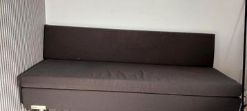 Bankje kan ook als slaapbank gebruikt worden.