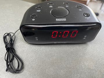 Denver Digitale Wekker met Rood Display en Snooze Functie