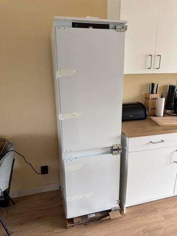 Gratis AEG inbouw koelkast met vriesvak (defect)